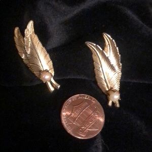 Vintage costume leaf and faux pearl clip earrings